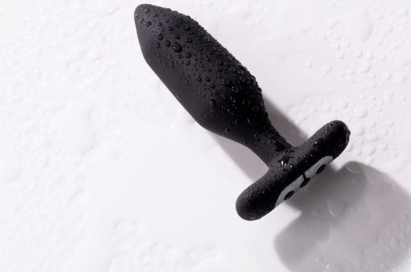 Je Joue Onyx Vibrating Butt Plug Black